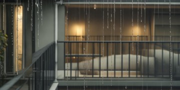 内阳台漏雨，物业会管吗？